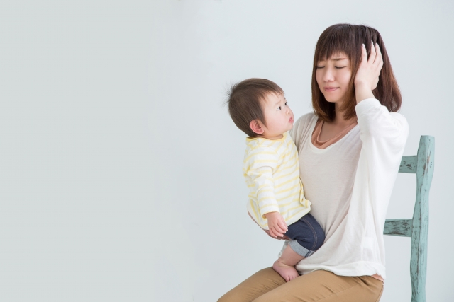 育児疲れで不調な女性,イメージ