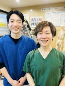 芦屋市のくろき整体院 院長黒木と新スタッフ原先生のツーショット