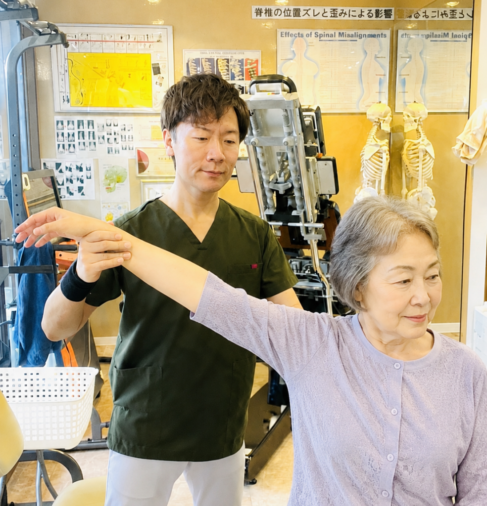 黒木先生70代肩関節を痛めた女性患者