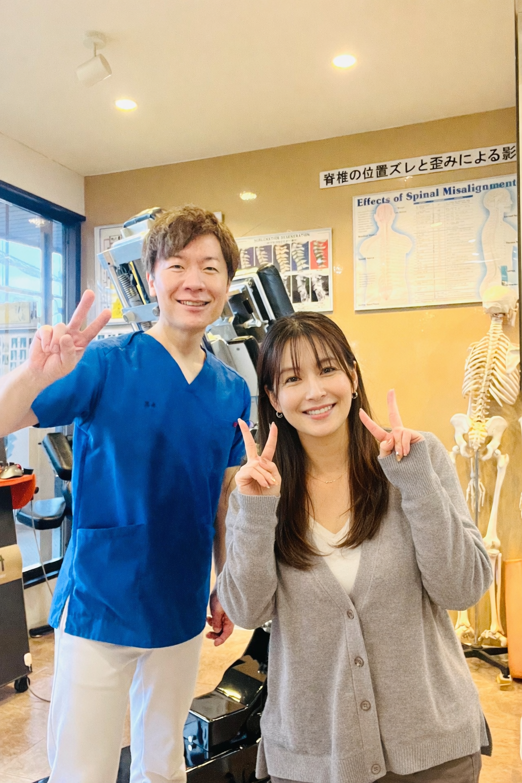 くろき鍼灸整骨院での笑顔のポーズ女性