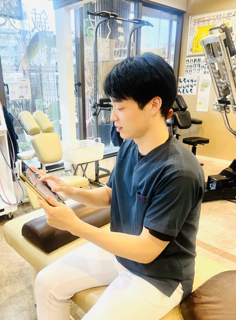 アイパッドで動画を撮影して動作分析をする原先生